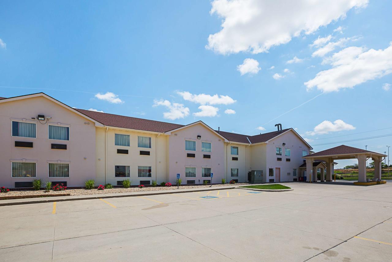 Motel 6 Omaha - Iat West Екстериор снимка