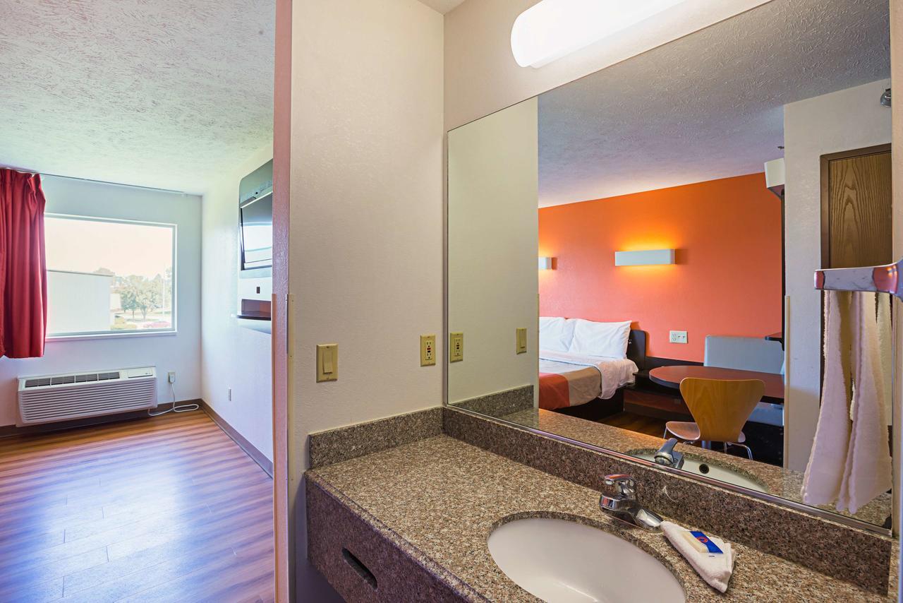 Motel 6 Omaha - Iat West Екстериор снимка