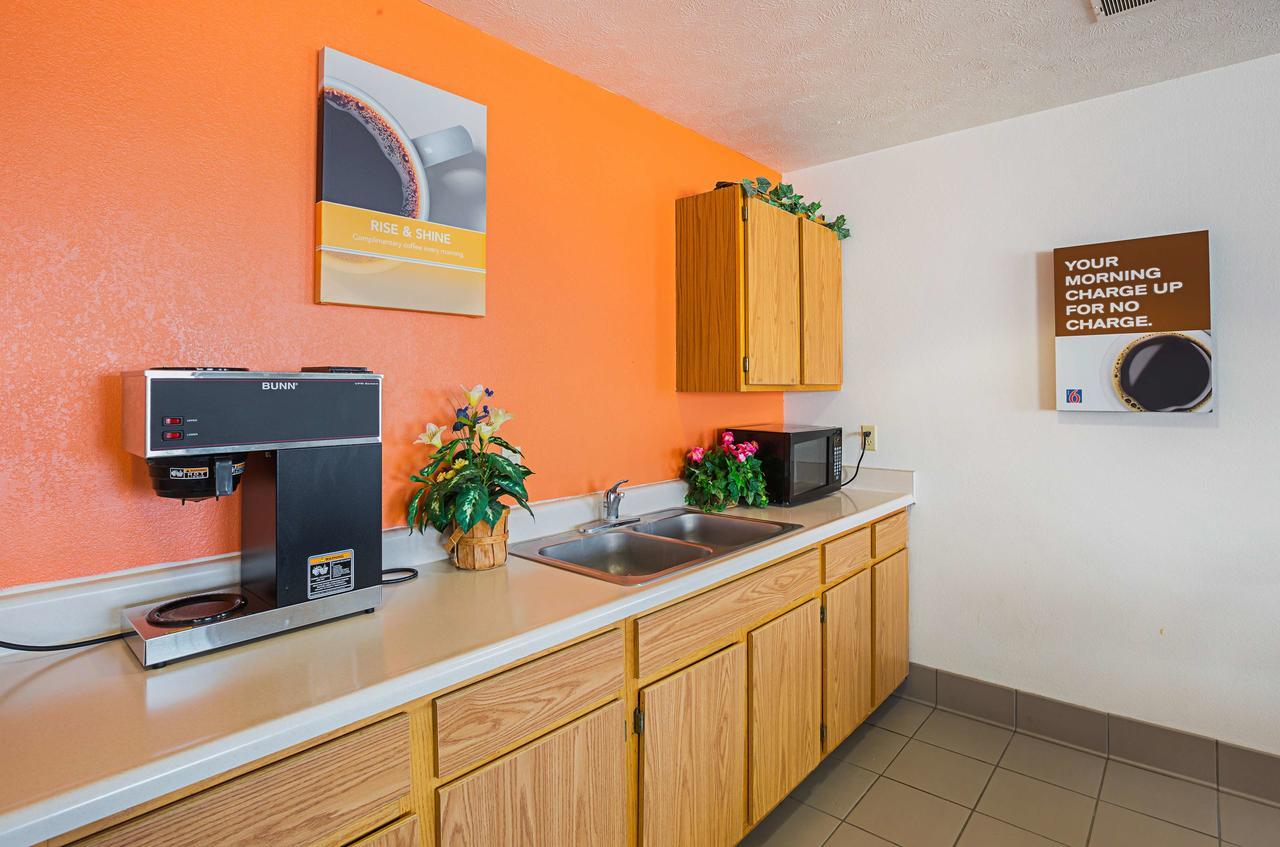 Motel 6 Omaha - Iat West Екстериор снимка
