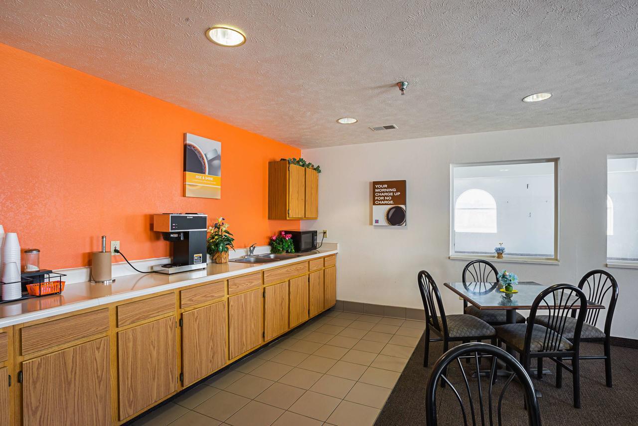 Motel 6 Omaha - Iat West Екстериор снимка